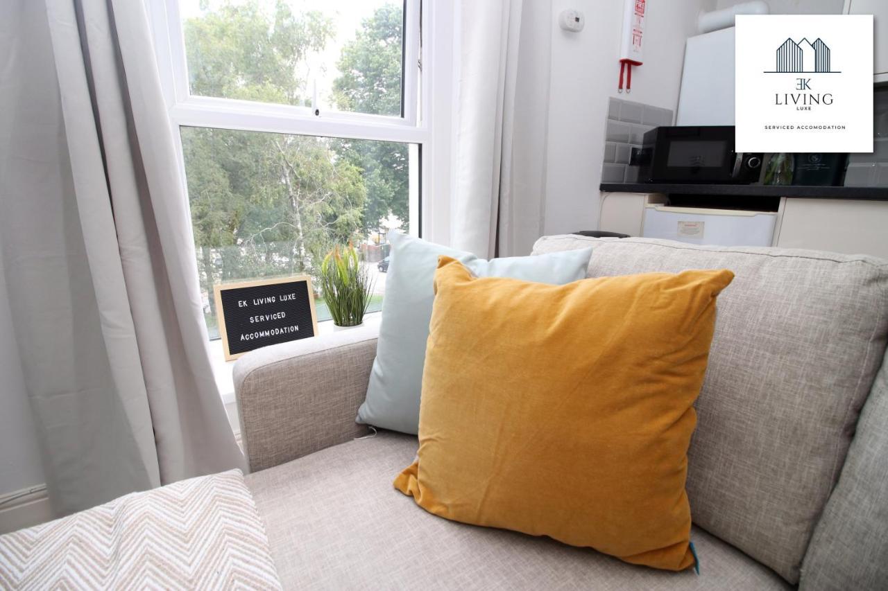 Cosy In The Heart Of Uplands - - Prime Location - By Ekliving Luxe *