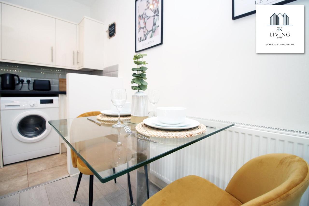 Cosy In The Heart Of Uplands - - Prime Location - By Ekliving Luxe Apartment